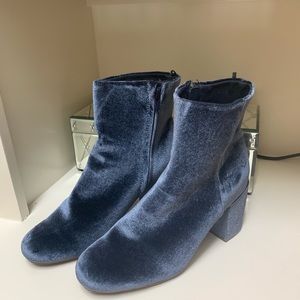 🦋Blue velvet booties